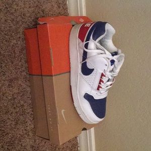 NIKE delta force low